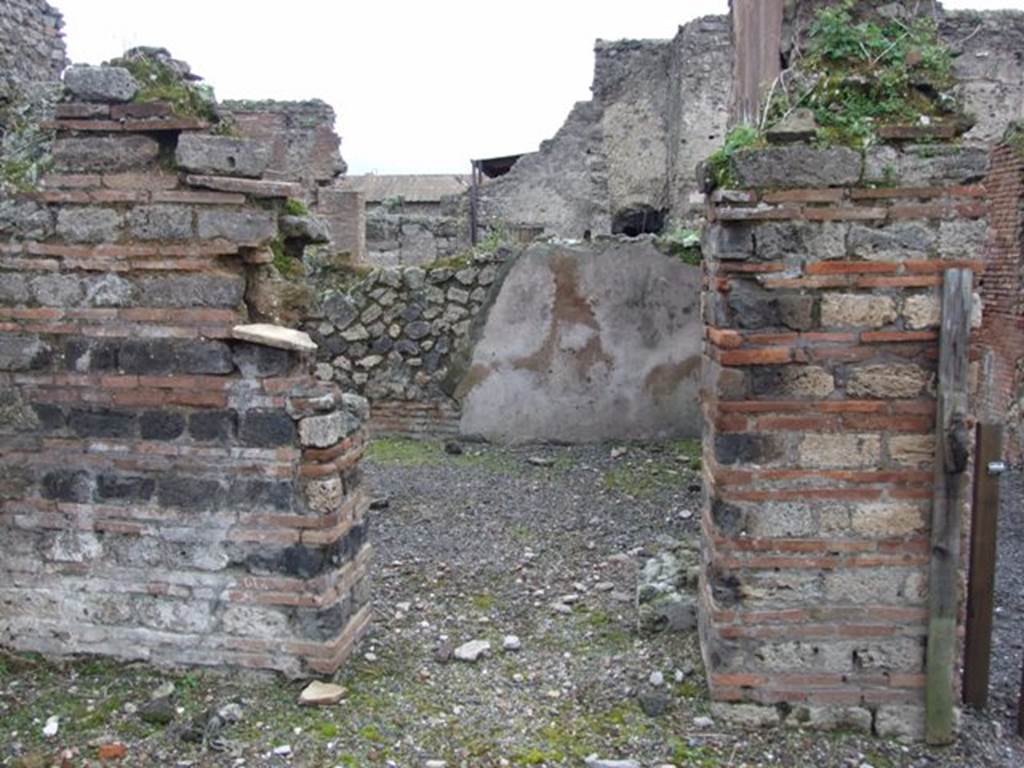 VI.10.14 Pompeii. March 2009. Doorway to room 2, triclinium.