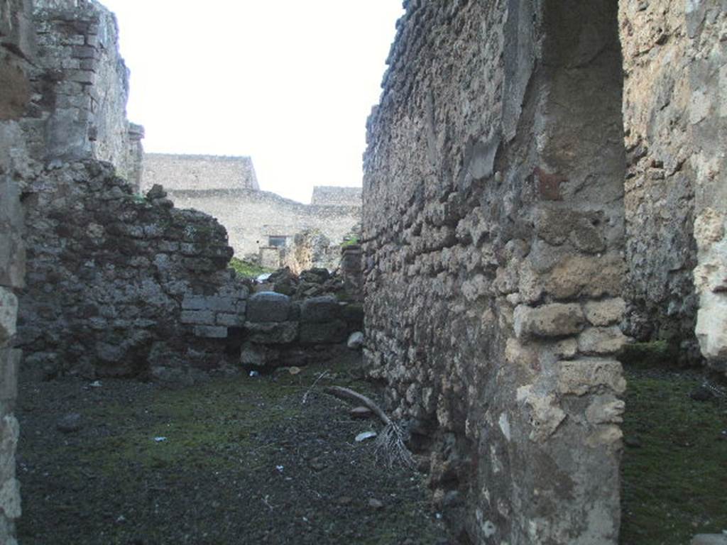 VI.10.18 Pompeii. December 2004. Rear room and corridor, at side.