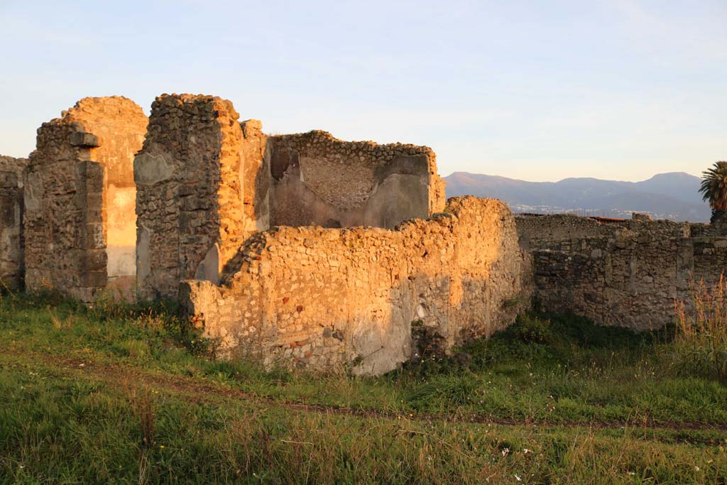 VI.11.3 Pompeii, on right. December 2018. Looking south. On the right is VI.11.19. Photo courtesy of Aude Durand.

