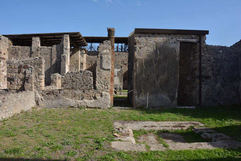 VI.11.9 Pompeii. October 2017.  Atrium 3, looking across impluvium towards north-east corner and east side.
Foto Annette Haug, ERC Grant 681269 DÉCOR
