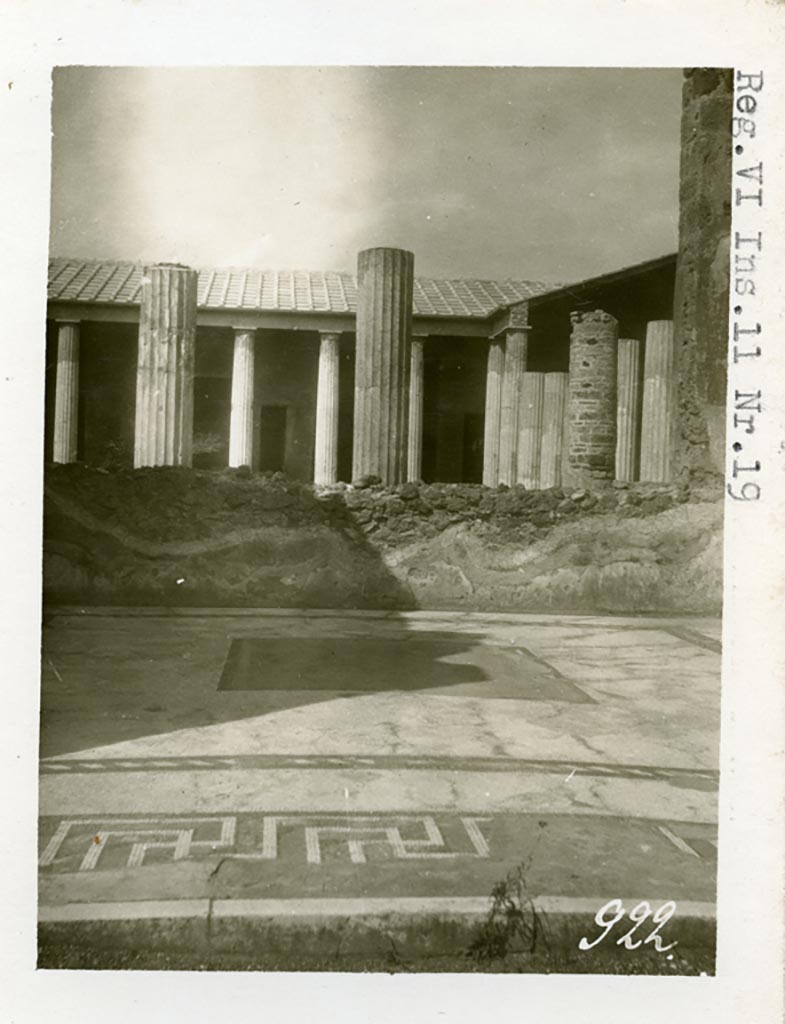 VI.11.10 Pompeii but shown as VI.11.19 on photo. Pre-1937-39. Room 33, looking north across tablinum.
Photo courtesy of American Academy in Rome, Photographic Archive. Warsher collection no. 922.

