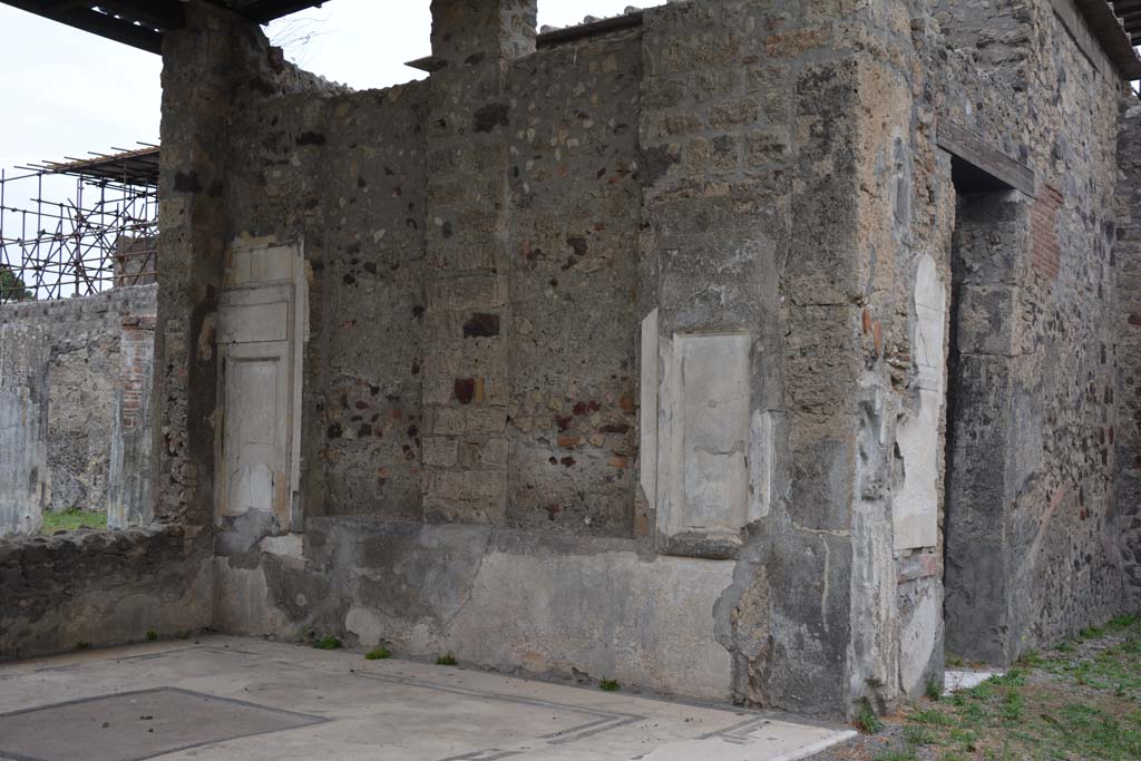 VI.11.10 Pompeii. October 2017. Room 33, looking north-east towards east wall.
Foto Annette Haug, ERC Grant 681269 DÉCOR

