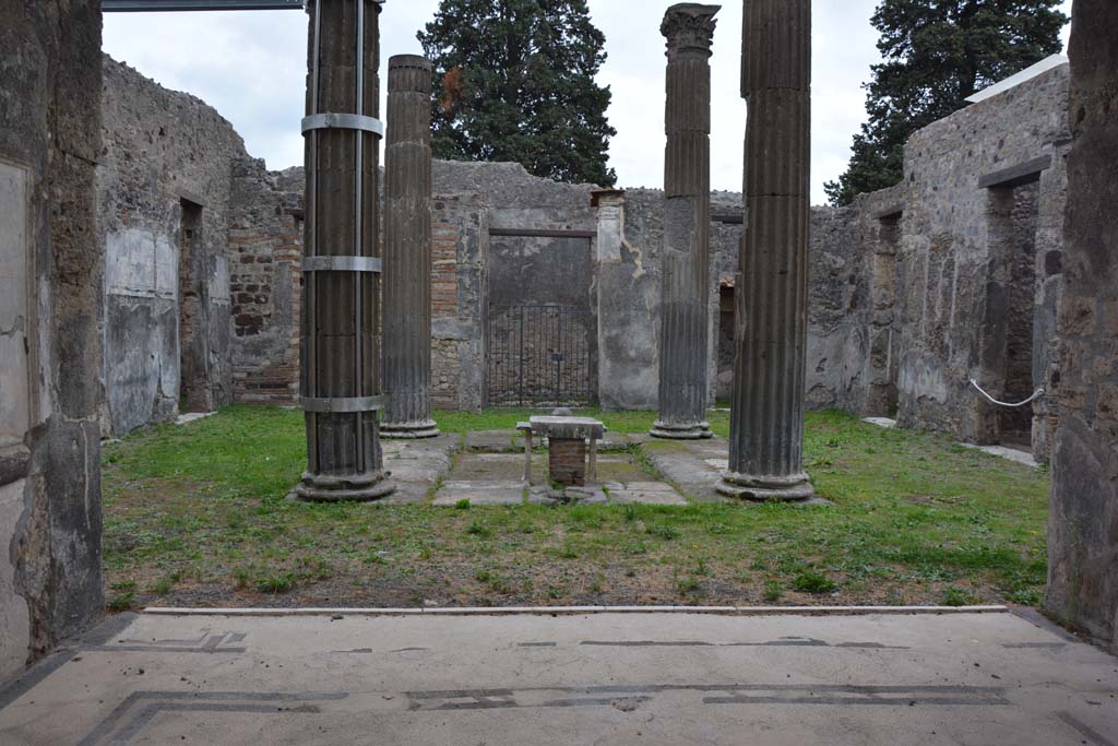 VI.11.10 Pompeii. October 2017. Room 3, tablinum, looking south across atrium.
Foto Annette Haug, ERC Grant 681269 DÉCOR

