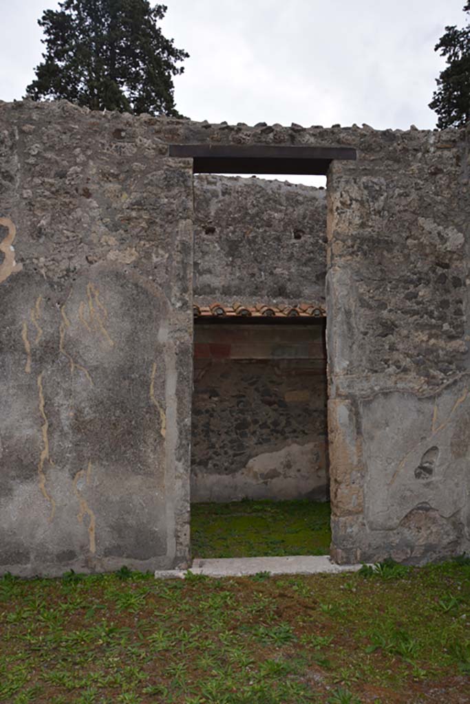 VI.11.10 Pompeii. October 2017. Room 24, looking south through doorway.
Foto Annette Haug, ERC Grant 681269 DÉCOR
