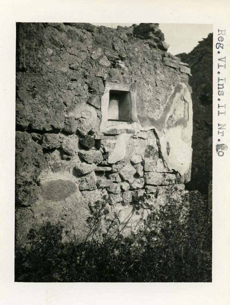 VI.11.17 Pompeii, but according to Warsher VI.11.20, on photo. Pre-1937-39. Niche in wall. 
Photo courtesy of American Academy in Rome, Photographic Archive. Warsher collection no. 029.

