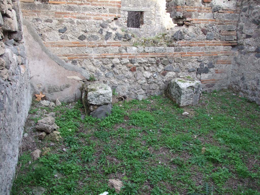 VI.11.19 Pompeii. December 2007. Looking east across kitchen and yard (room 11) on south side of atrium.