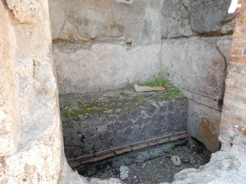 VI.12.2 Pompeii. May 2015. North wall of north portico of rear peristyle. Photo courtesy of Buzz Ferebee.