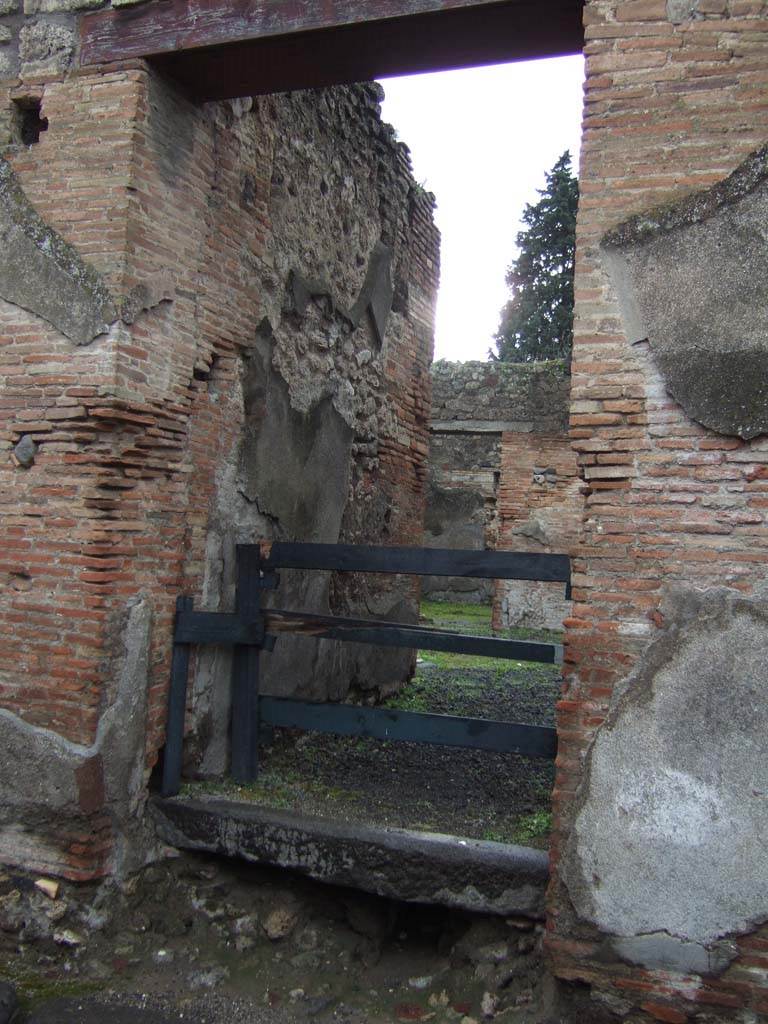 VI.13.16 Pompeii. December 2005. Entrance doorway, looking west. 
This small dwelling also had a second doorway on the west façade of the insula.
On both sides of the doorway (at VI.13.16) were painted dipinti of electoral recommendations, very frequent at Pompeii, and here we give an example –
