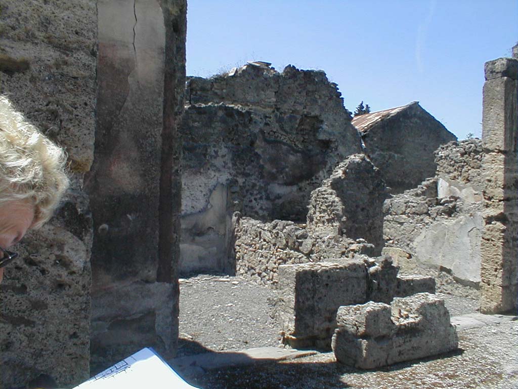 VI.14.12 Pompeii. May 2005. Doorways to oecus on left, and to corridor to kitchen, on right.