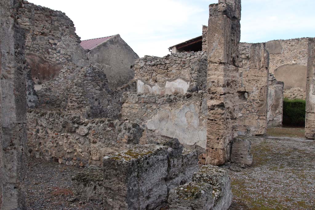 VI.14.12 Pompeii. October 2020. Looking north along west side of atrium. Photo courtesy of Klaus Heese.
