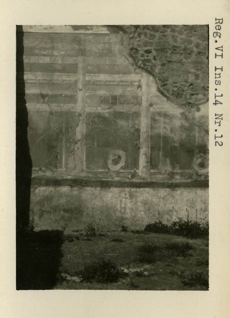 VI.14.12 Pompeii. Pre-1937-39. North wall of triclinium in north-east corner of atrium.
Photo courtesy of American Academy in Rome, Photographic Archive. Warsher collection no. 701.

