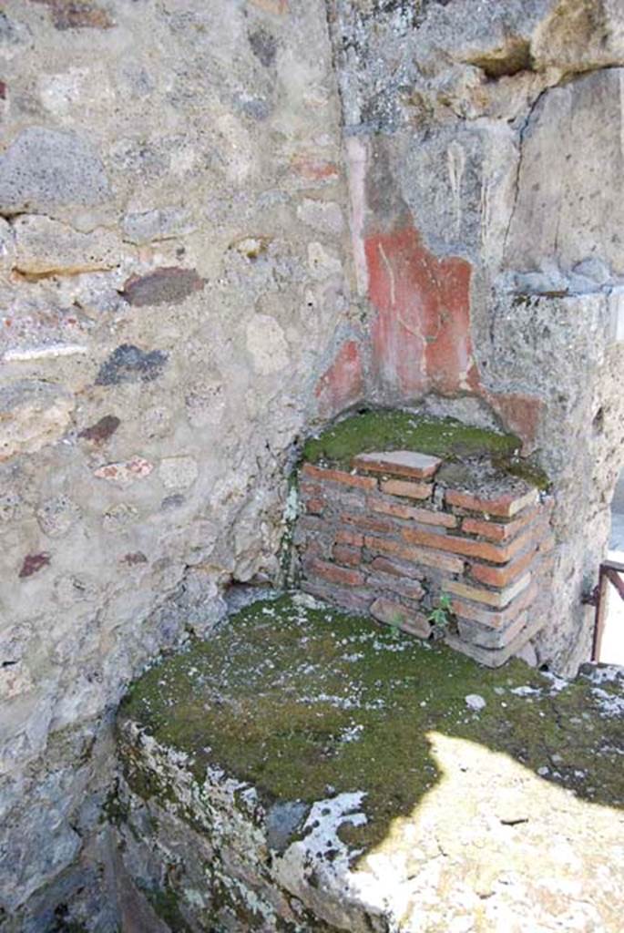 VI.14.36 Pompeii. October 2017. 
North-west corner of bar-room with north wall, on right, with doorway onto Vicolo di Mercurio at VI.14.35.
Foto Taylor Lauritsen, ERC Grant 681269 DÉCOR.

