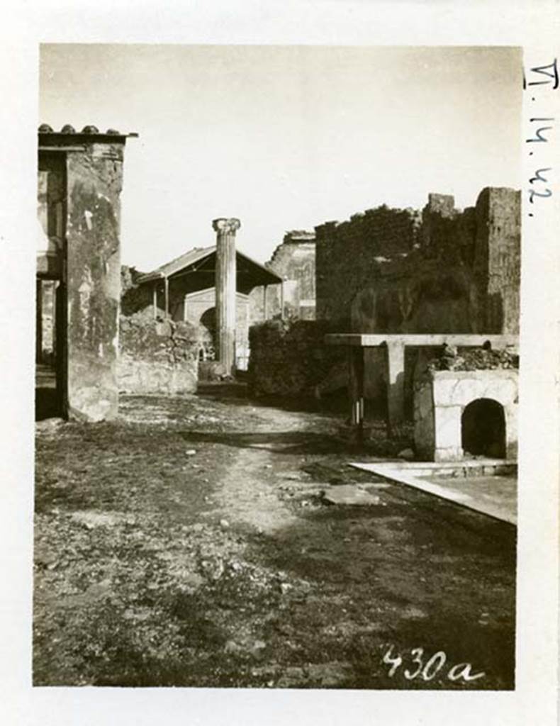 VI.14.43 Pompeii. 1937-1939. Room 1, looking south-east across atrium towards tablinum and garden area. Photo courtesy of American Academy in Rome, Photographic Archive. Warsher collection no. 430a.
