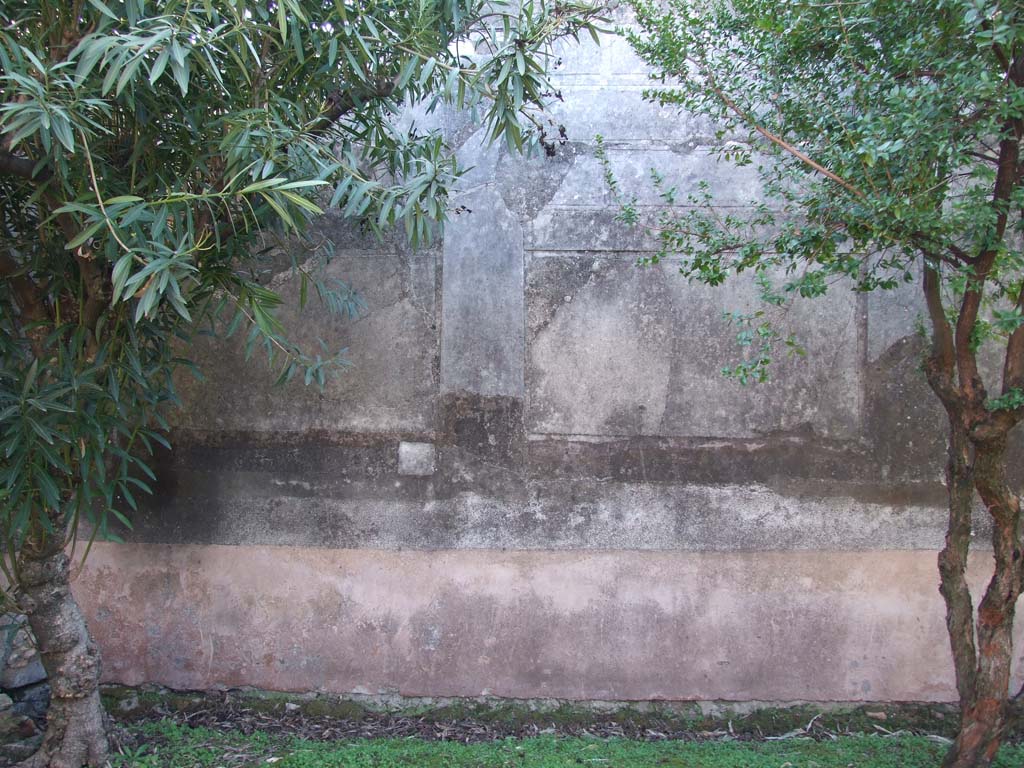 VI.14.43 Pompeii. December 2007. Room 14, drainage channel at base of wall in south-east corner in garden area.