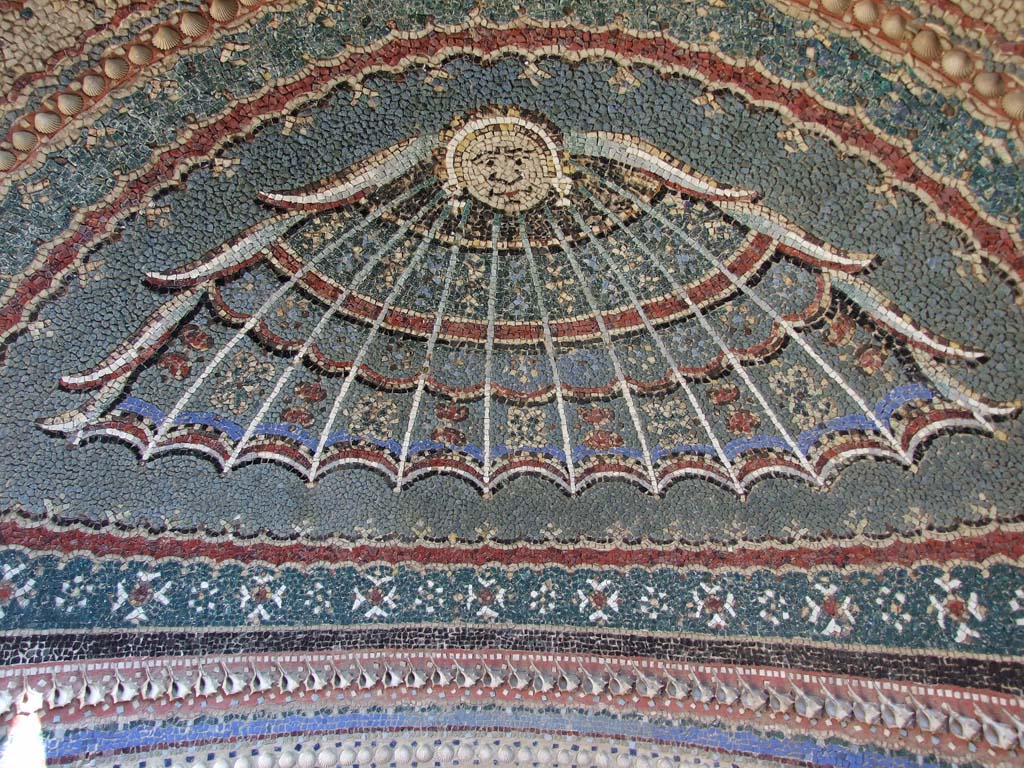 VI.14.43 Pompeii. May 2015. Room 14, detail of mosaic vault panel in fountain in garden area. Photo courtesy of Buzz Ferebee.

