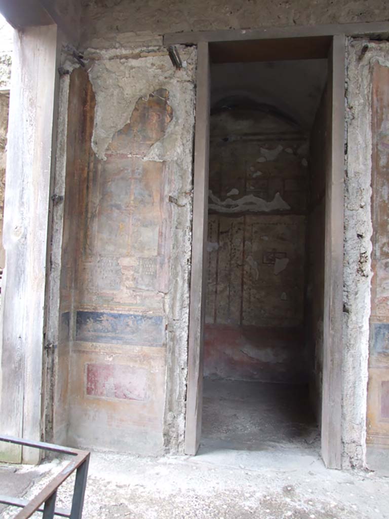 VI.15.1 Pompeii. December 2006. 
Looking east towards doorway in atrium, into bedroom (k) to north of main entrance.
