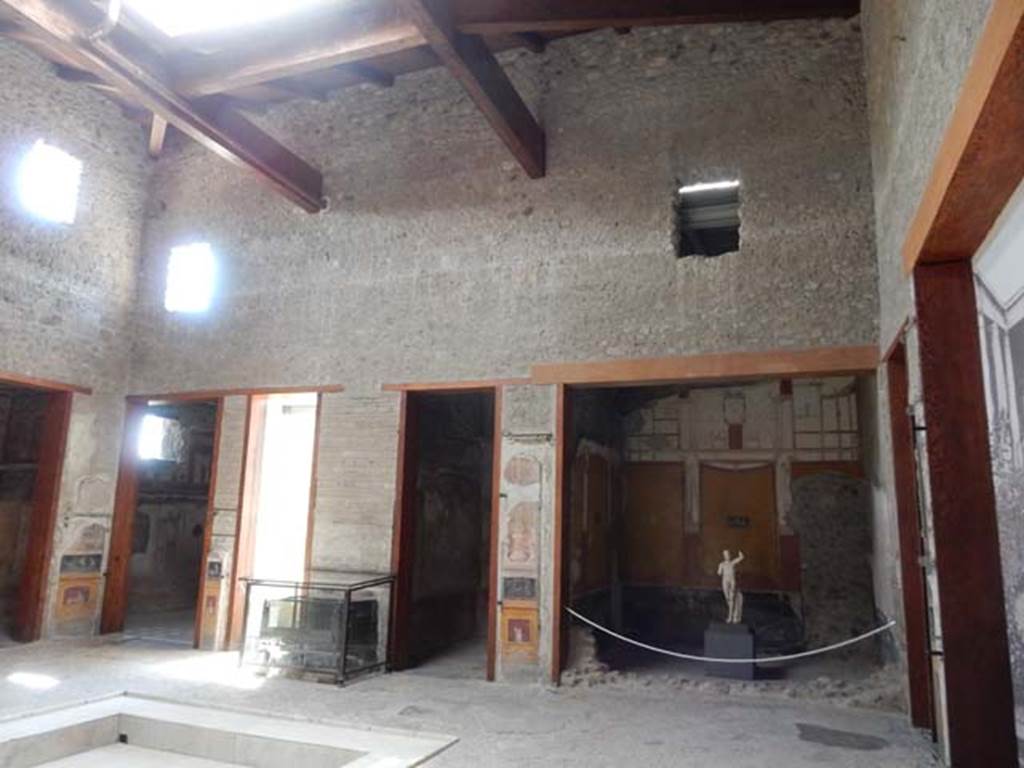 VI.15.1 Pompeii. May 2017. Looking towards south side of atrium, with entrance to south ala, on right.  Photo courtesy of Buzz Ferebee.

