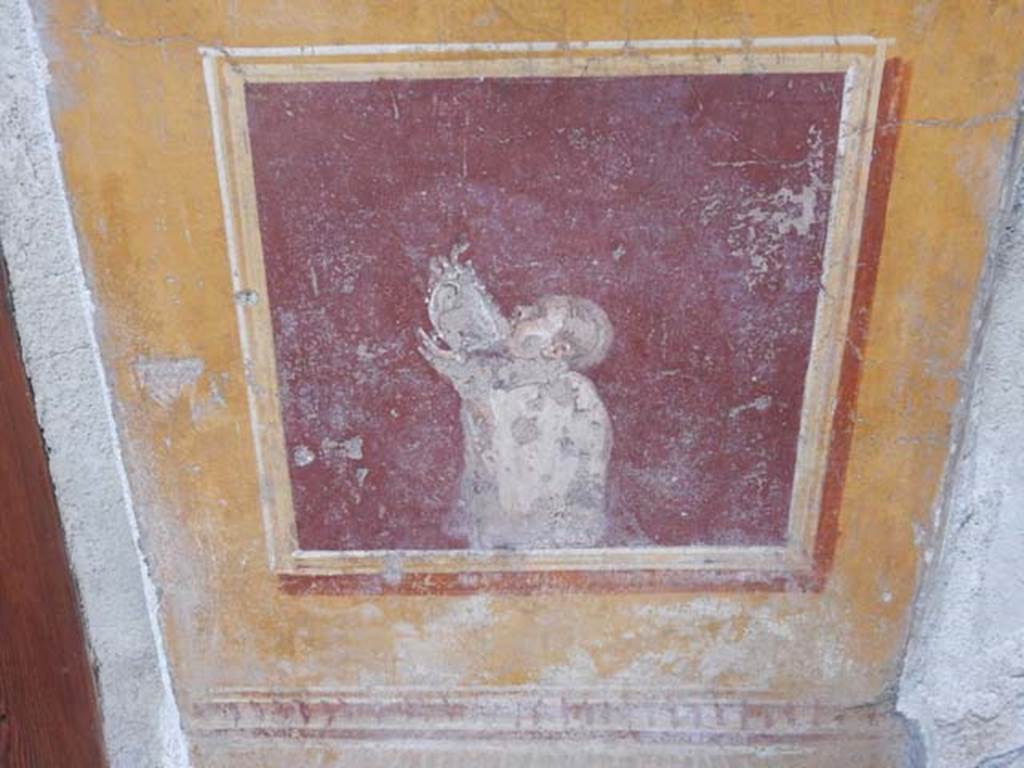 VI.15.1 Pompeii. May 2017. South side of atrium, decorative painting between doorways.   Photo courtesy of Buzz Ferebee.

