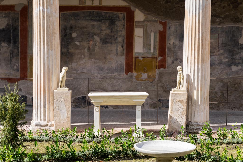 VI.15.1 Pompeii. March 2023. Looking towards west portico across peristyle from east portico. Photo courtesy of Johannes Eber.