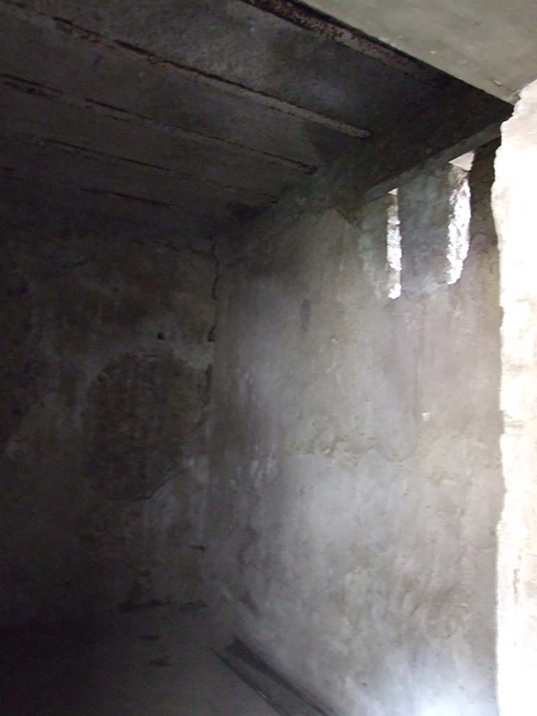 VI.15.1 Pompeii. December 2006. Room (z) looking south-east from doorway. 