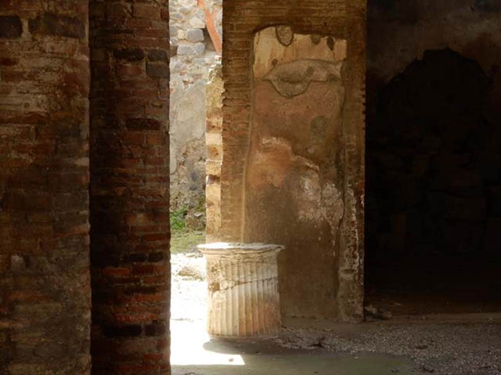 VI.15.9 Pompeii, May 2015. Looking towards west side of atrium with travertine puteal. Photo courtesy of Buzz Ferebee.