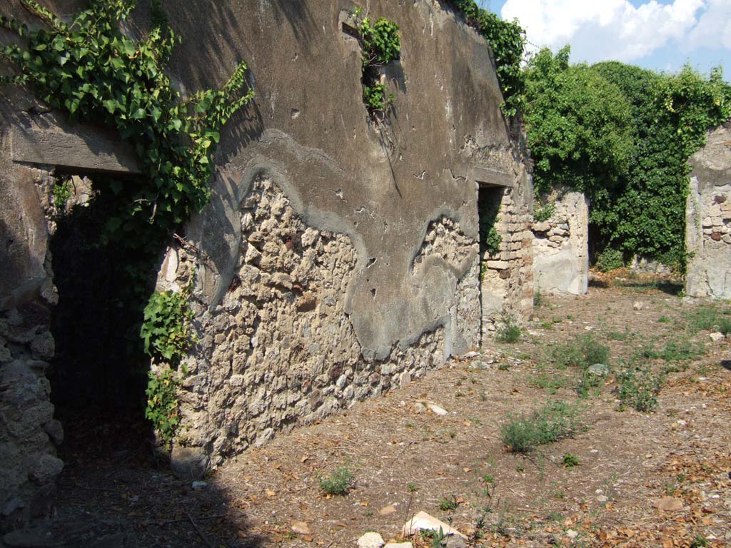 VI.15.23 Pompeii. September 2005. Two doorways to cubicula on north side of portico.
According to NdS, both these rooms were covered with a barrel-vaulted ceiling.

