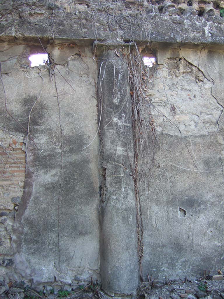 VI.15.23 Pompeii. September 2005. Half-column in west peristyle wall near doorway to kitchen.