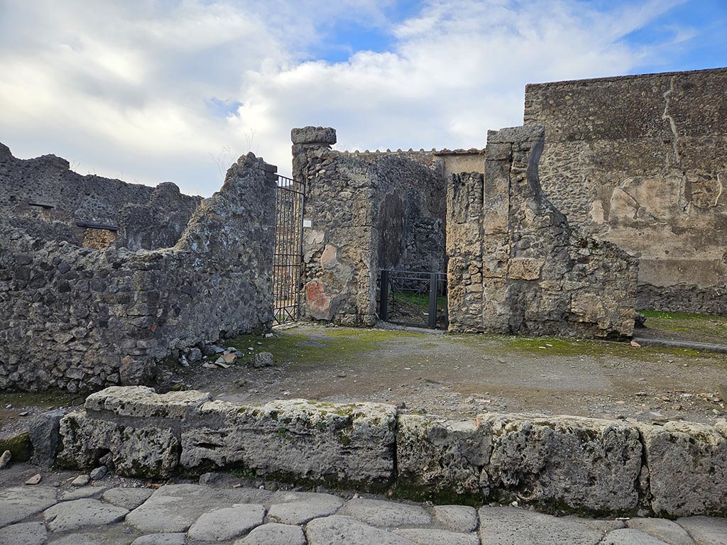 VI.16.5 Pompeii. November 2024. Looking east towards entrance doorway, in centre. Photo courtesy of Annette Haug.