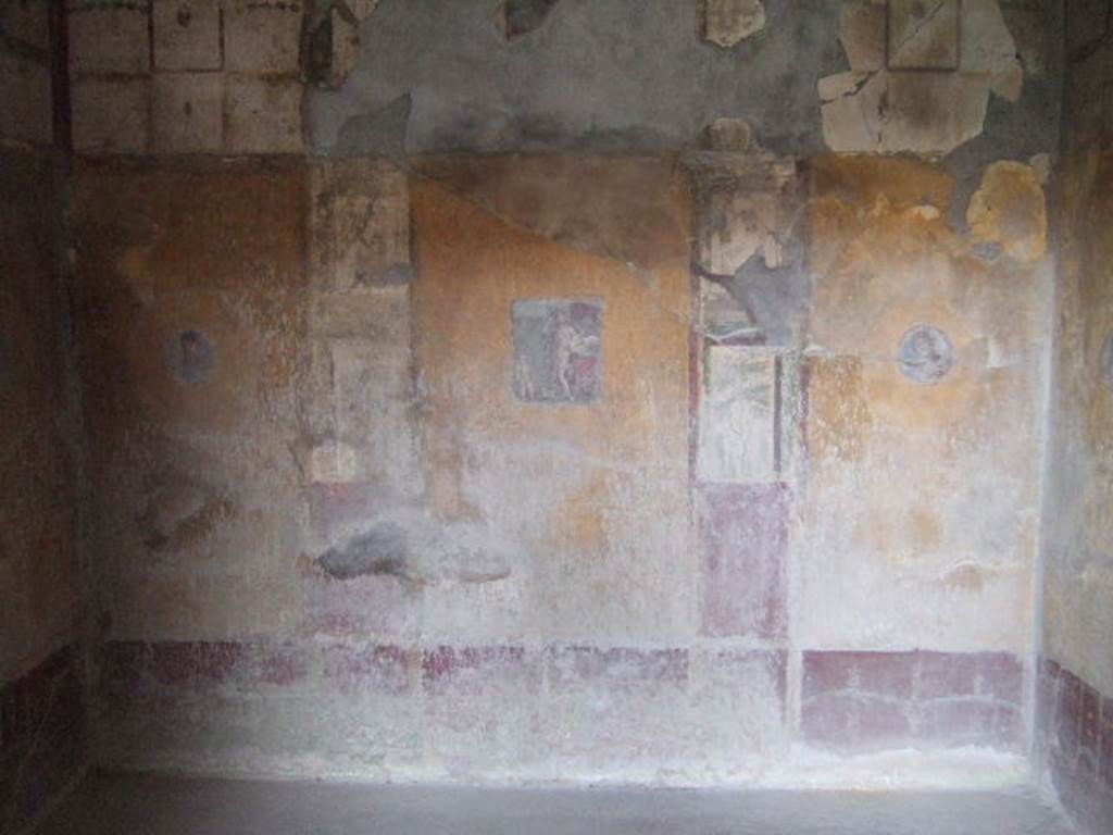 VI.16.7 Pompeii. May 2006. Room R, west wall.