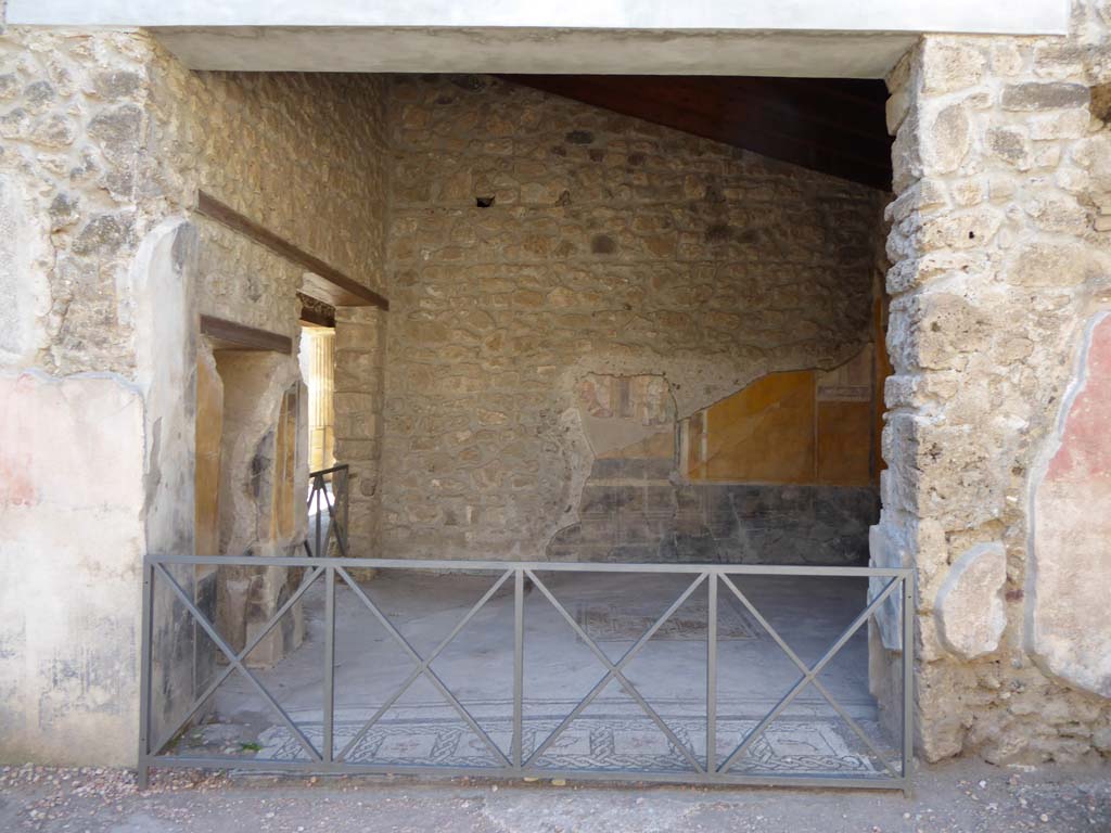 VI.16.7 Pompeii. September 2015. Tablinum E, looking west through doorway from atrium B.
In this room are the remains of a painting of Paris and Helen at Sparta.
In the centre of the floor is a large square mosaic panel with a geometric pattern with coloured elements
The main threshold has twisting mosaic borders with eight white mosaic squares with a coloured motif in each.
Foto Annette Haug, ERC Grant 681269 DÉCOR.


