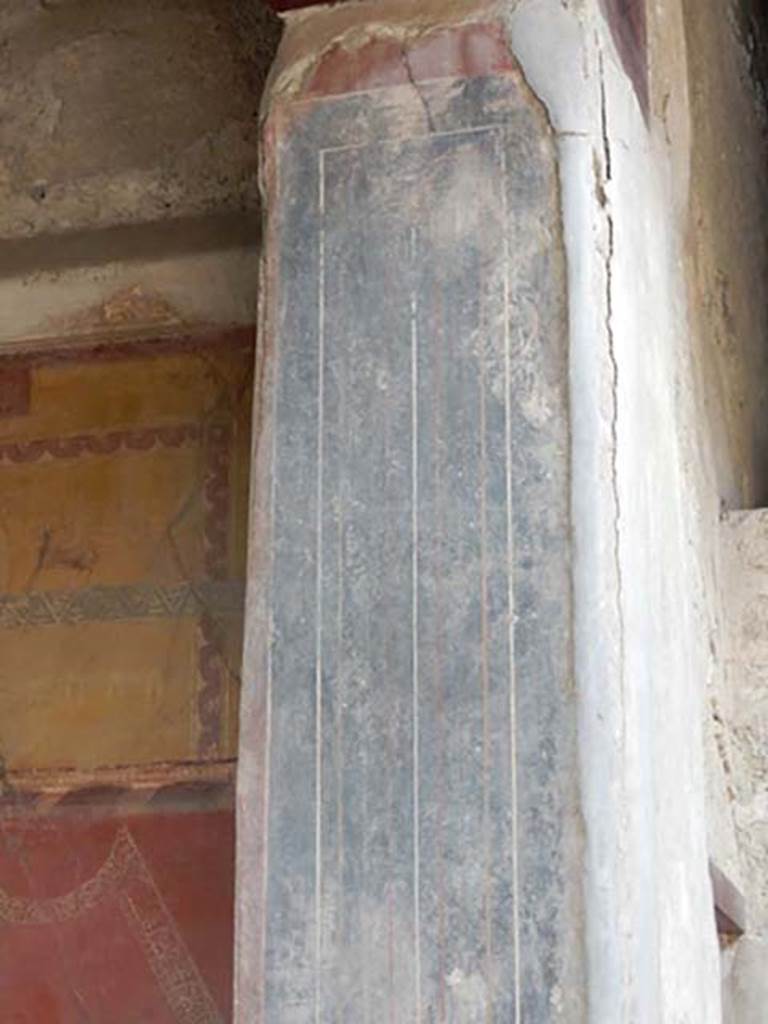 VI.16.15 Pompeii. May 2015. Room F, detail of pilaster on west side. Photo courtesy of Buzz Ferebee.
