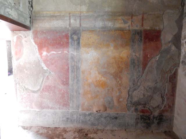 VI.16.15 Pompeii. May 2015. Room H, north wall. Photo courtesy of Buzz Ferebee.

