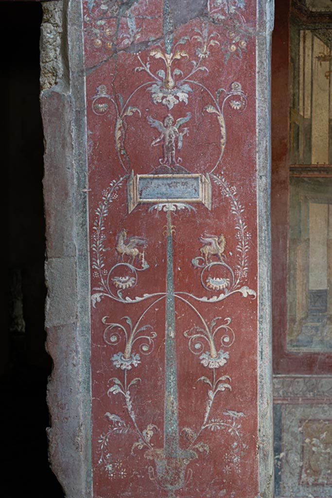 VI.16.15 Pompeii. September 2021. 
Painted pilaster on west side of atrium with doorway to room C, on left. Photo courtesy of Klaus Heese.
