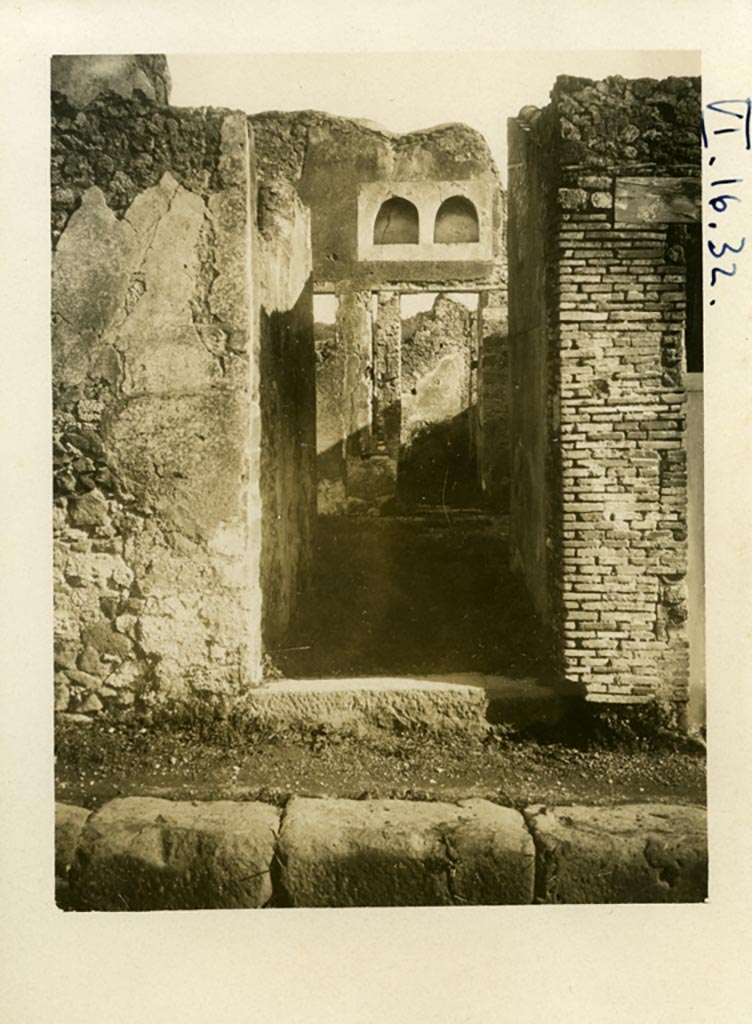 VI.16.32 Pompeii. March 2018. Looking east along entrance corridor, towards room B, the atrium.
Foto Taylor Lauritsen, ERC Grant 681269 DÉCOR.
