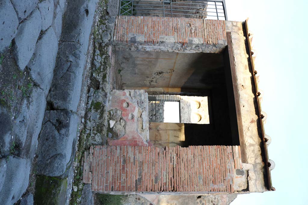 VI.16.33 Pompeii. March 2018. Looking east towards entrance doorway.
Foto Taylor Lauritsen, ERC Grant 681269 DÉCOR.
