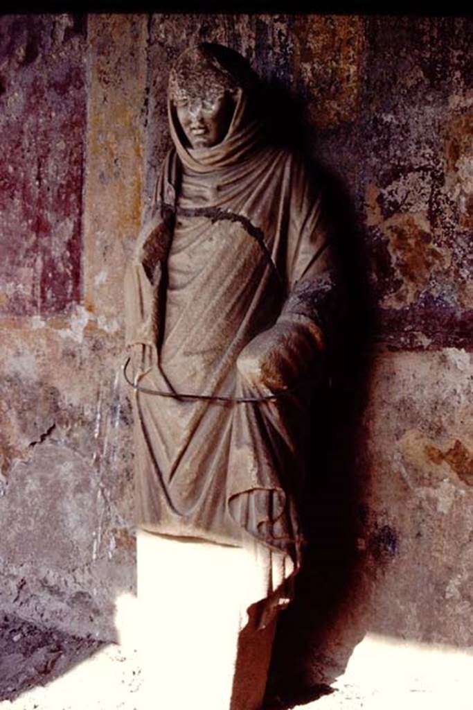 VII.1.8, Pompeii. 4th December 1971. Statue of a woman in north portico B. 
Photo courtesy of Rick Bauer, from Dr George Fay’s slides collection.

