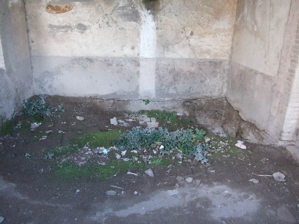VII.1.8 Pompeii. December 2006. Floor in north-west corner of room Q, the office of the baths superintendent.