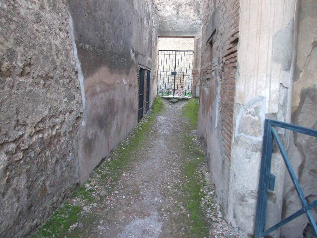 VII.1.8 Pompeii. December 2006. Corridor H, at north-west corner of gymnasium C. Looking west, past entrances to rooms S and U, to entrance at VII.1.51.