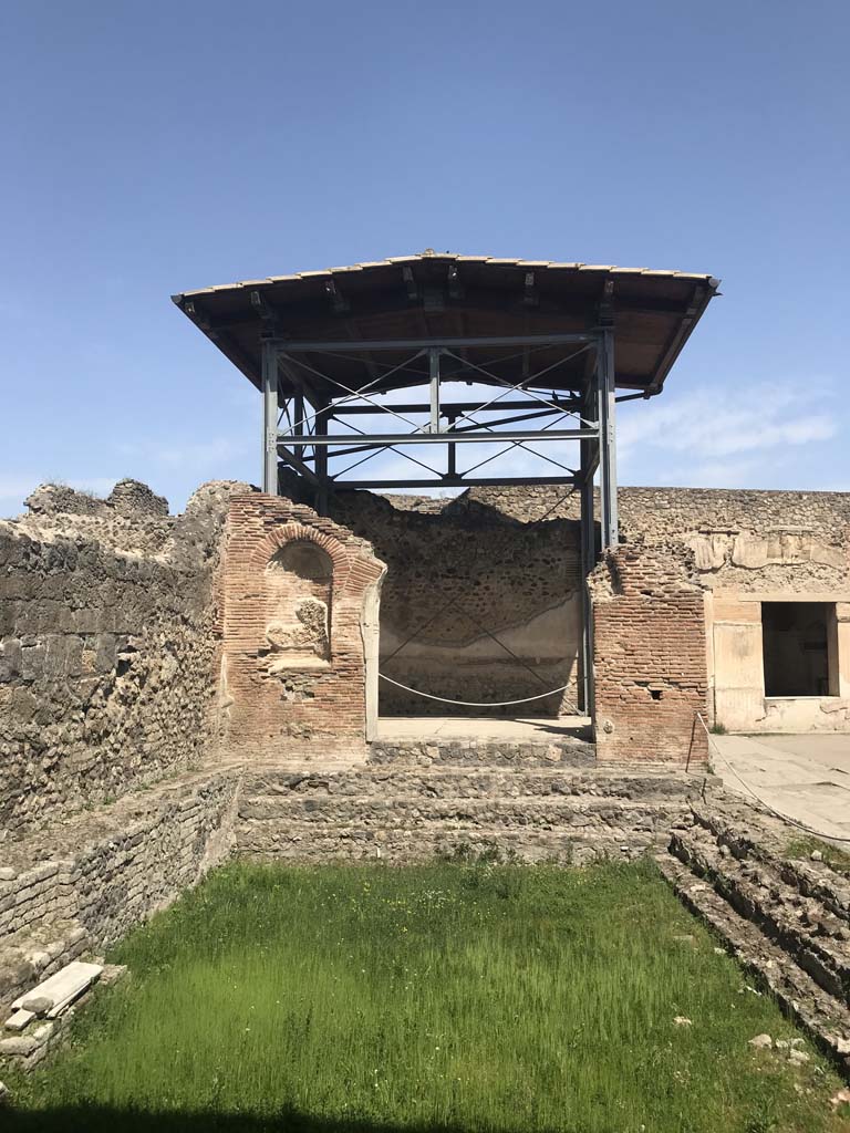 VII.1.8 Pompeii. April 2019. Swimming pool D on west side of the gymnasium C, looking north. 
Photo courtesy of Rick Bauer. 
