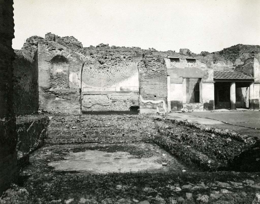 VII.1.8 Pompeii. 1913. Looking north across swimming pool D on west side of the gymnasium C.
Photo by Esther Boise Van Deman (c) American Academy in Rome. VD_Archive_Ph_212.
