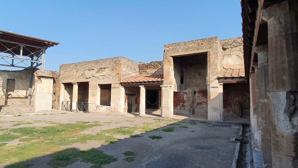 VII.1.8 Pompeii. July 2021. Looking north-west towards north end of gymnasium C.
Foto Annette Haug, ERC Grant 681269 DÉCOR
