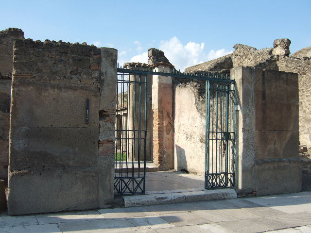 VII.1.8 Pompeii. September 2005.  Entrance and vestibule A.