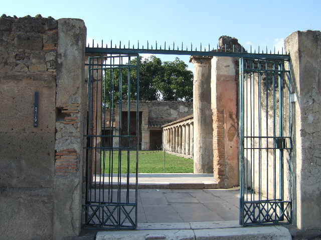 VII.1.8 Pompeii. September 2005. Entrance and vestibule A.