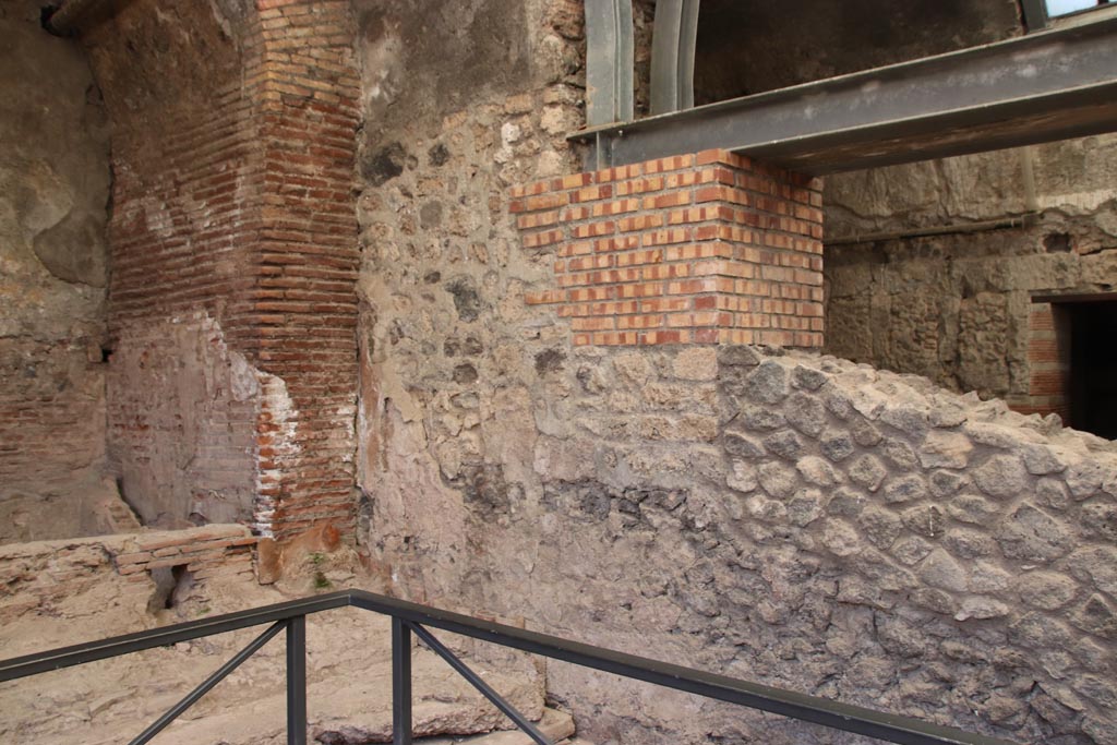 VII.1.8 Pompeii. October 2022. Looking towards south-east corner of calidarium 5. Photo courtesy of Klaus Heese.