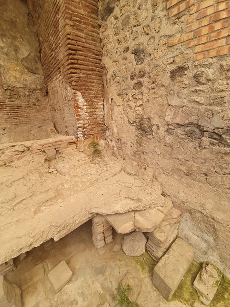 VII.1.8 Pompeii. July 2021. South-east corner of calidarium 5
Foto Annette Haug, ERC Grant 681269 DÉCOR

