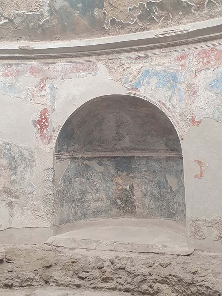 VII.1.8 Pompeii. July 2021. Recess on north-east side of frigidarium 4.
Foto Annette Haug, ERC Grant 681269 DÉCOR
