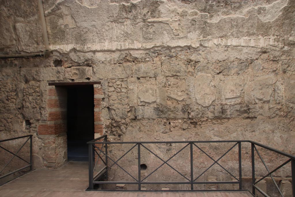 VII.1.8 Pompeii. October 2022. 
Looking towards south wall of men’s tepidarium 3 and doorway into men’s changing room 2. Photo courtesy of Klaus Heese.
