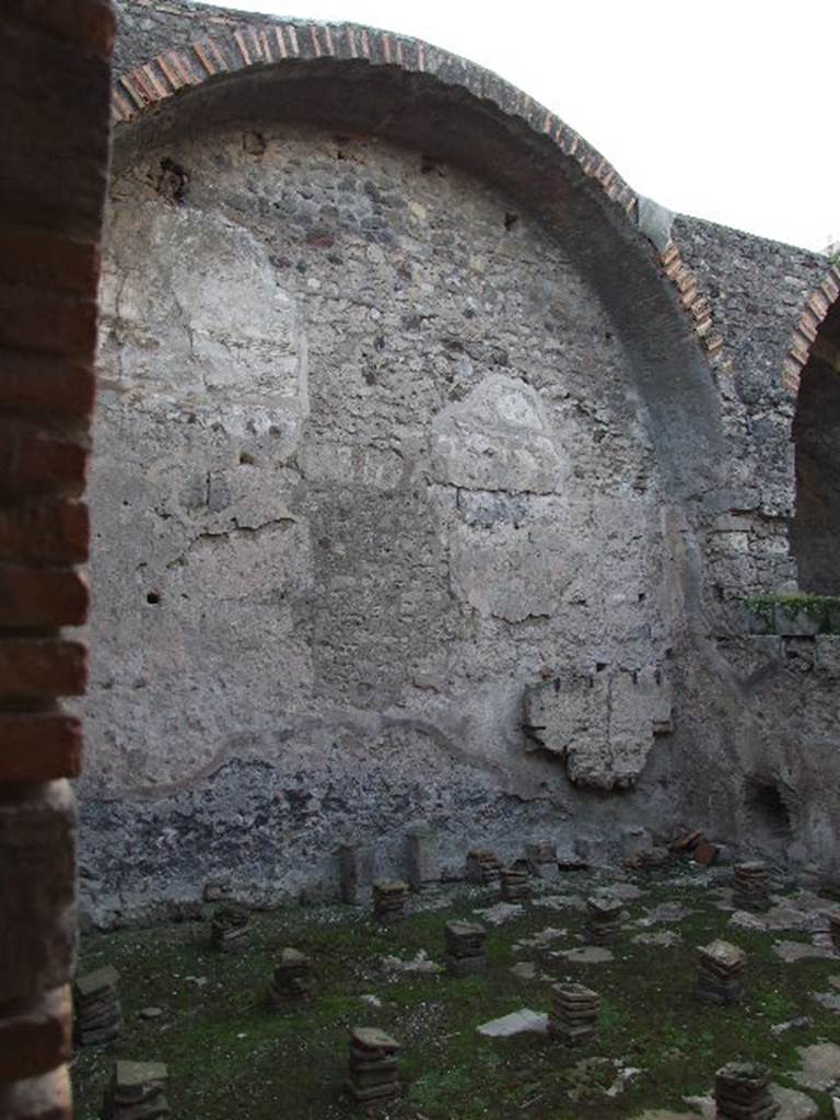 VII.1.8 Pompeii. December 2006. West wall of tepidarium 3. 