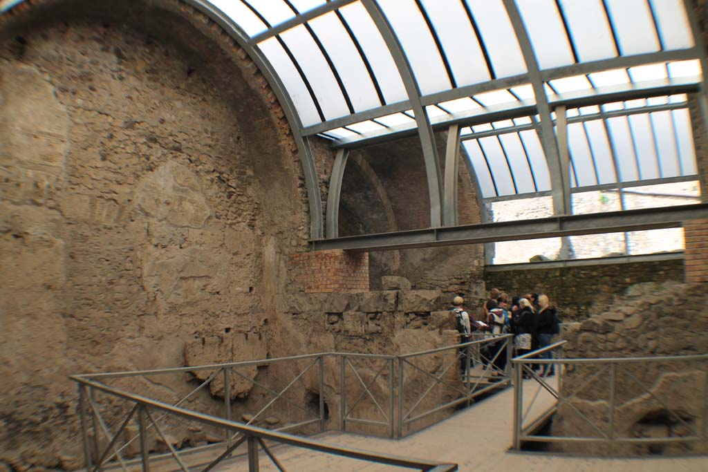 VII.1.8 Pompeii. March 2014. Tepidarium 3, looking towards north-west corner and walkway into Caldarium 5 in north wall. 
Foto Annette Haug, ERC Grant 681269 DÉCOR
