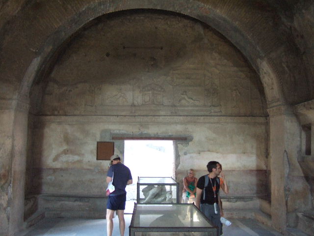 VII.1.8 Pompeii. September 2005. East end wall in men’s changing room 2.  